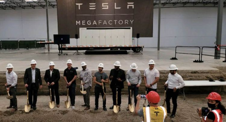 Tesla заложила фундамент нового предприятия